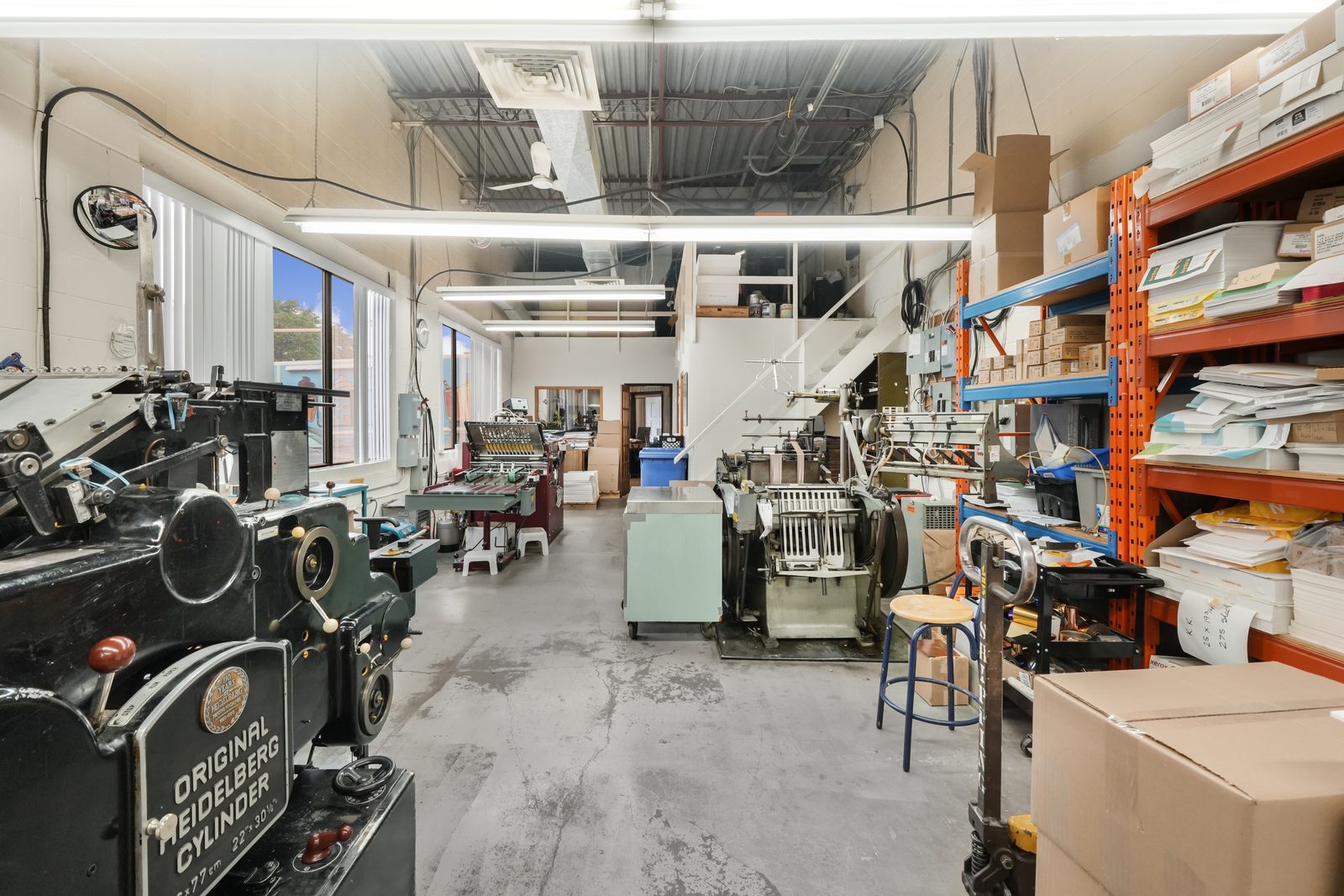 Full commercial unit before virtual decluttering